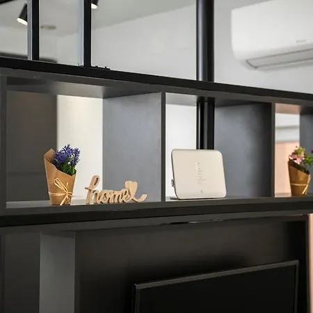 Lavena Charming In Old Town Apartment